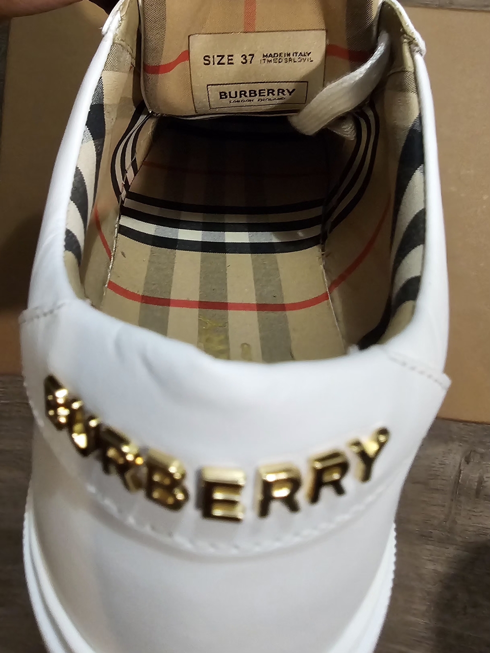 Burberry White Low-Top Leather Sneakers with Gold Logo - Picture 7 of 14